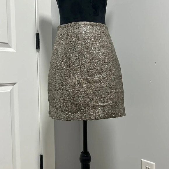 H&M Dresses & Skirts - H&M || Silver Shimmer and brown mini skirt size 6 fully lined.